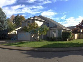 14824 SE Sieben Creek Dr in Clackamas, OR - Building Photo