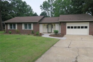 517 Norman Ln in Virginia Beach, VA - Building Photo