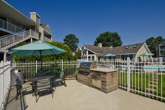 Ashbrook Apartments in Virginia Beach, VA - Foto de edificio - Building Photo