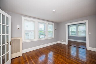 81 Warwick Rd in Newton, MA - Building Photo - Building Photo