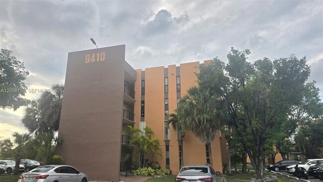 9410 W Flagler St