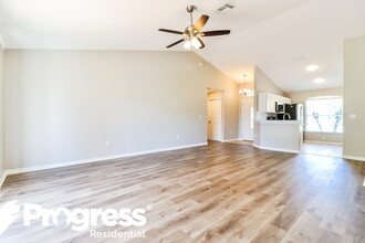 5601 Brookdale Way in Tampa, FL - Building Photo - Building Photo