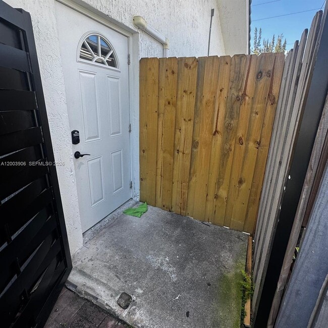 15761 SW 42nd Terrace in Miami, FL - Building Photo - Building Photo