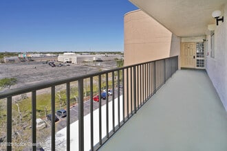 300 S Sykes Creek Pkwy in Merritt Island, FL - Building Photo - Building Photo