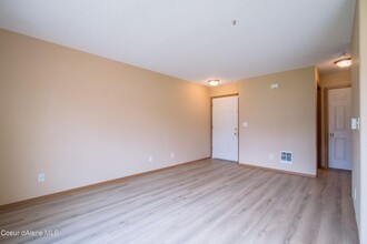 1812 E Coeur D Alene Ave in Post Falls, ID - Building Photo - Interior Photo