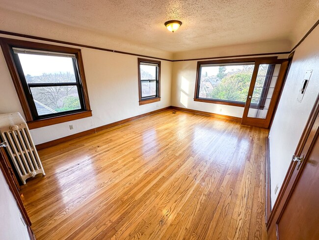 Parkway Apartments in Seattle, WA - Building Photo - Building Photo