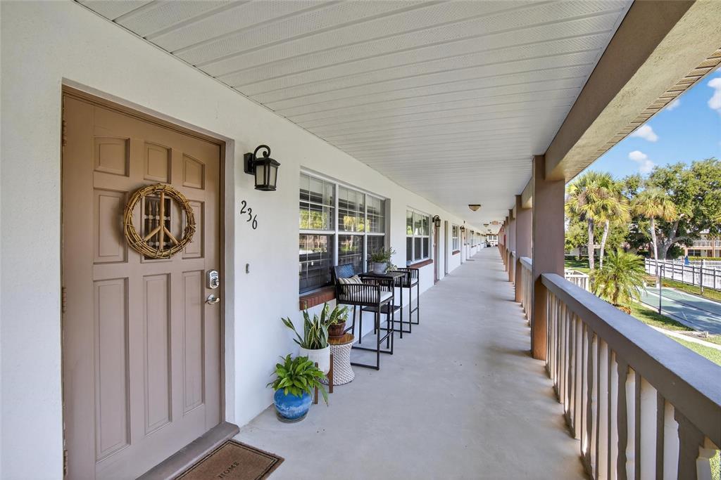 650 Pinellas Point Dr S in St. Petersburg, FL - Building Photo