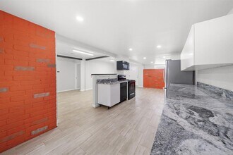 12995 Clarewood Dr in Houston, TX - Building Photo - Building Photo