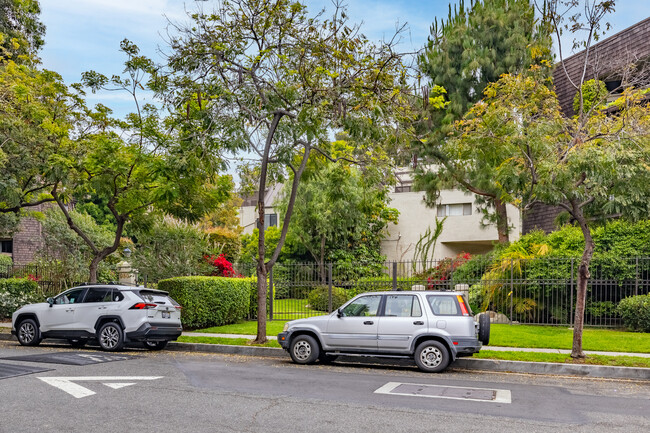 The Courtyards in West Hollywood, CA - Building Photo - Building Photo