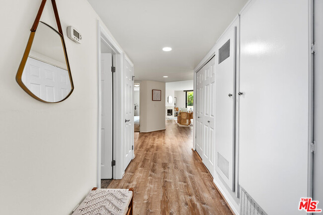7301 Vista Del Mar in Los Angeles, CA - Building Photo - Building Photo