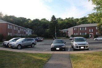 26 Lake Shore Ct, Unit #26-3 in Boston, MA - Building Photo - Building Photo