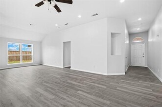 619 White Swan Dr in Arlington, TX - Building Photo - Building Photo