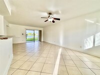 3405 NW 44th St, Unit 104 in Lauderdale Lakes, FL - Foto de edificio - Building Photo