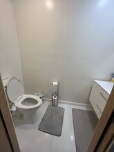 18242 Sylvan St in Tarzana, CA - Building Photo - Building Photo