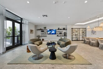 Paseo Del Rio in Miami, FL - Foto de edificio - Interior Photo