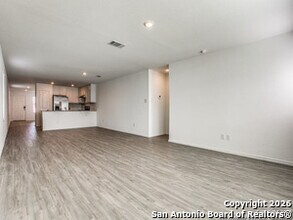 2902 Gustavo Dr in Converse, TX - Foto de edificio - Building Photo