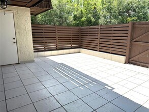 15423 W Pond Woods Dr in Tampa, FL - Building Photo - Building Photo