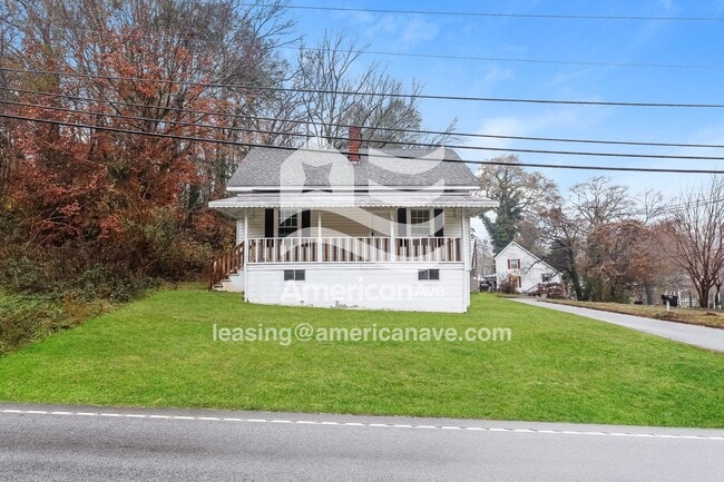 693 Arlington Rd in Greer, SC - Foto de edificio - Building Photo