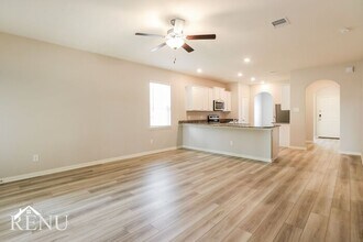 25402 Cypress Bend Dr, Unit 304 in Cleveland, TX - Foto de edificio - Building Photo