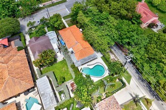 375 SW 20th Rd in Miami, FL - Building Photo - Building Photo