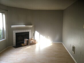 7117 SW Sagert St in Tualatin, OR - Building Photo - Building Photo