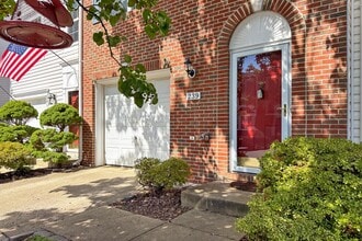 239 Golden Larch Ter NE in Leesburg, VA - Foto de edificio - Building Photo