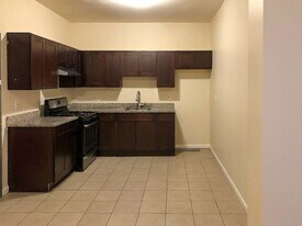 213 Broad St in Elizabeth, NJ - Building Photo