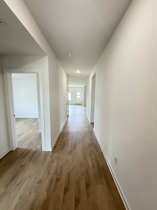 562 Arizona St in Farmington, AR - Building Photo - Building Photo