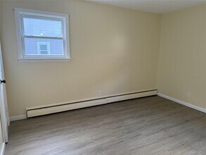 287-289-289 Stewart Ave in Hempstead, NY - Building Photo - Building Photo