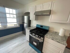 18 Fennbrook Rd in West Hartford, CT - Building Photo - Building Photo