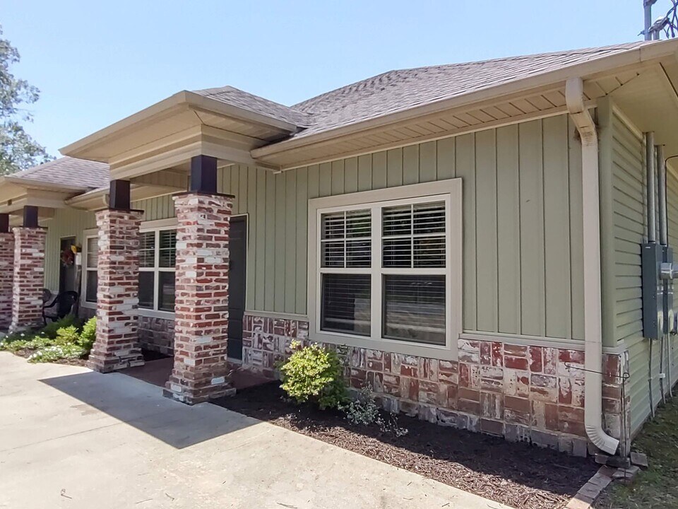 208 S Walnut St in Bryant, AR - Building Photo