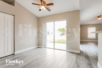 419 SW Exmore Ave in Port St. Lucie, FL - Foto de edificio - Building Photo