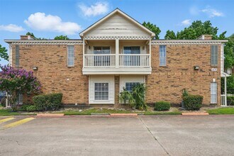 2626 Holly Hall St in Houston, TX - Building Photo - Building Photo