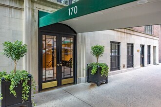 170 E 78th St in New York, NY - Foto de edificio - Building Photo