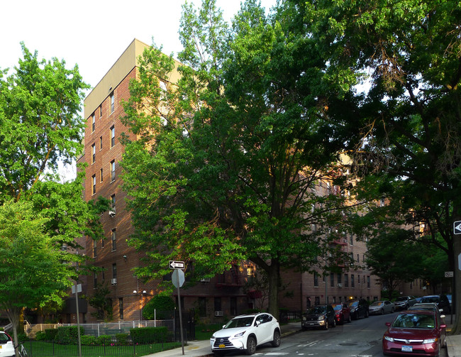 Briarwood Court in Jamaica, NY - Foto de edificio - Building Photo