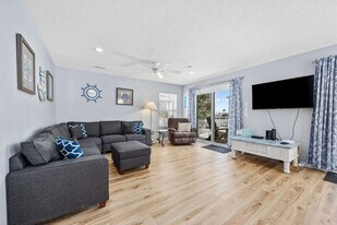 111B S Yaupon Dr in Surfside Beach, SC - Building Photo