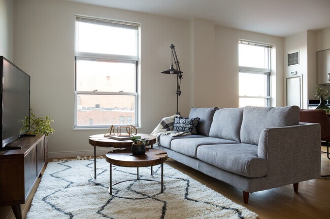 609 Albany St, Unit 7 in Boston, MA - Building Photo - Building Photo