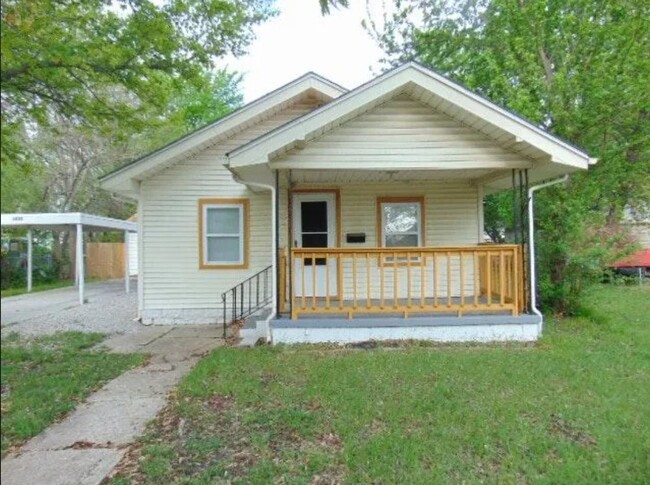 property at 1833 S Market St