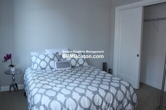 10 Merrymount Ave, Unit 106 in Quincy, MA - Foto de edificio - Building Photo