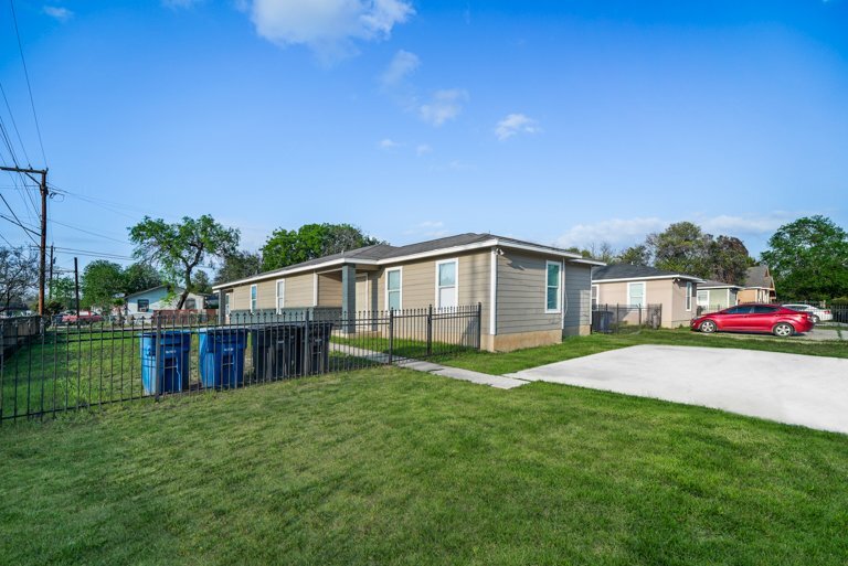212 Bynum Ave in San Antonio, TX - Building Photo