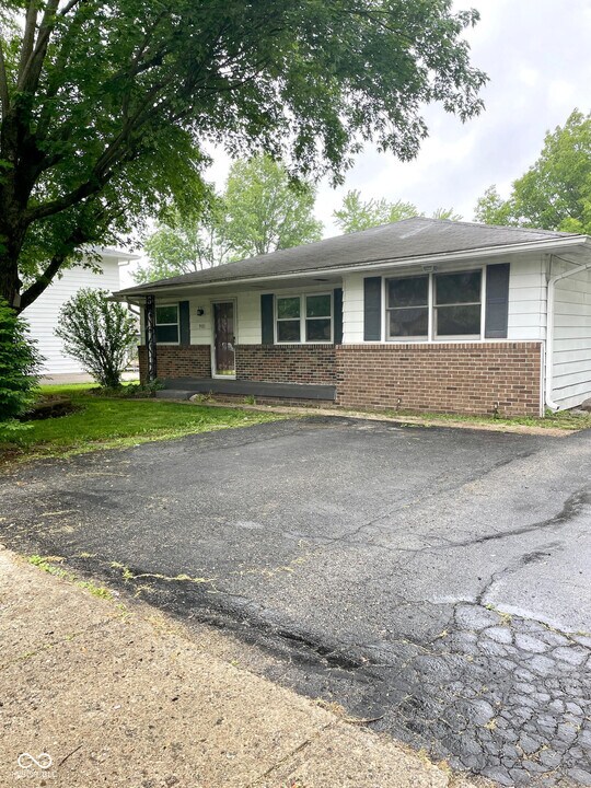 901 Alden Dr in Fortville, IN - Building Photo