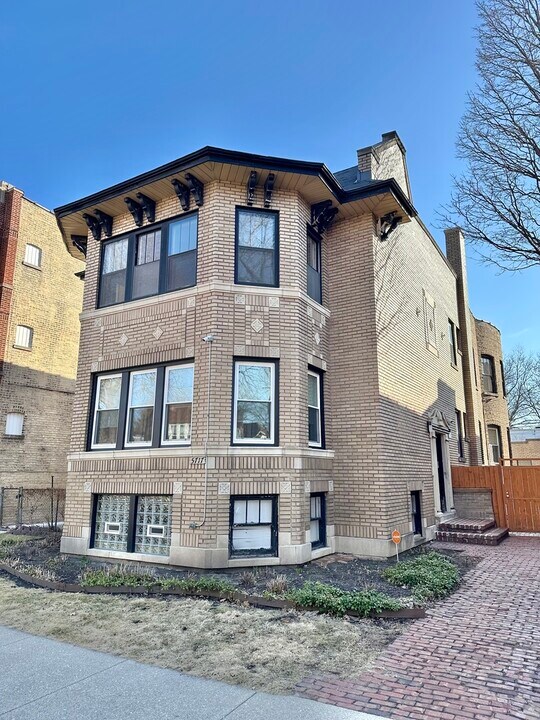 5717 N Washtenaw Ave, Unit 2 in Chicago, IL - Building Photo
