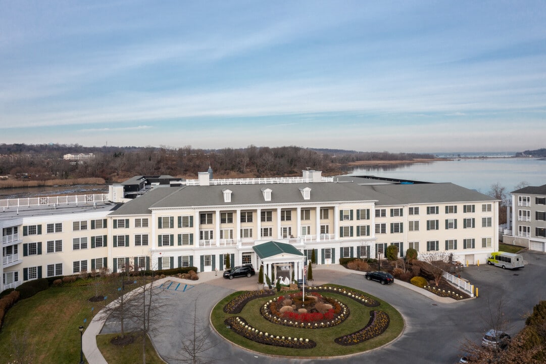 Atria on Roslyn Harbor Senior Living in Roslyn, NY - Building Photo