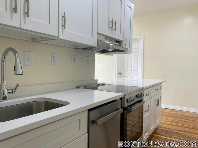 879 Beacon St in Boston, MA - Building Photo - Building Photo