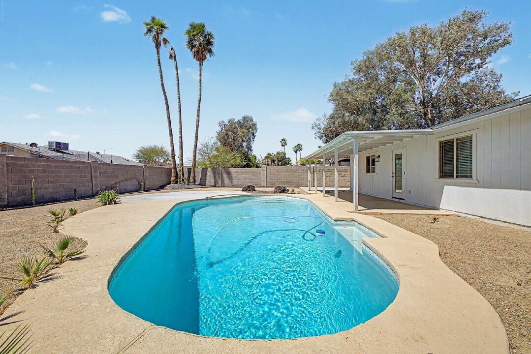 2303 E Inverness Ave in Mesa, AZ - Building Photo