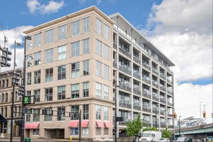 353 W 4th St in Cincinnati, OH - Building Photo