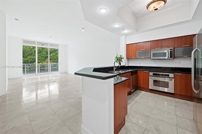15051 Royal Oaks Ln, Unit # 103 in North Miami, FL - Foto de edificio - Building Photo