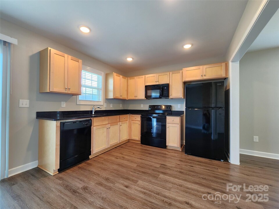 321 Kimball St in Kannapolis, NC - Building Photo