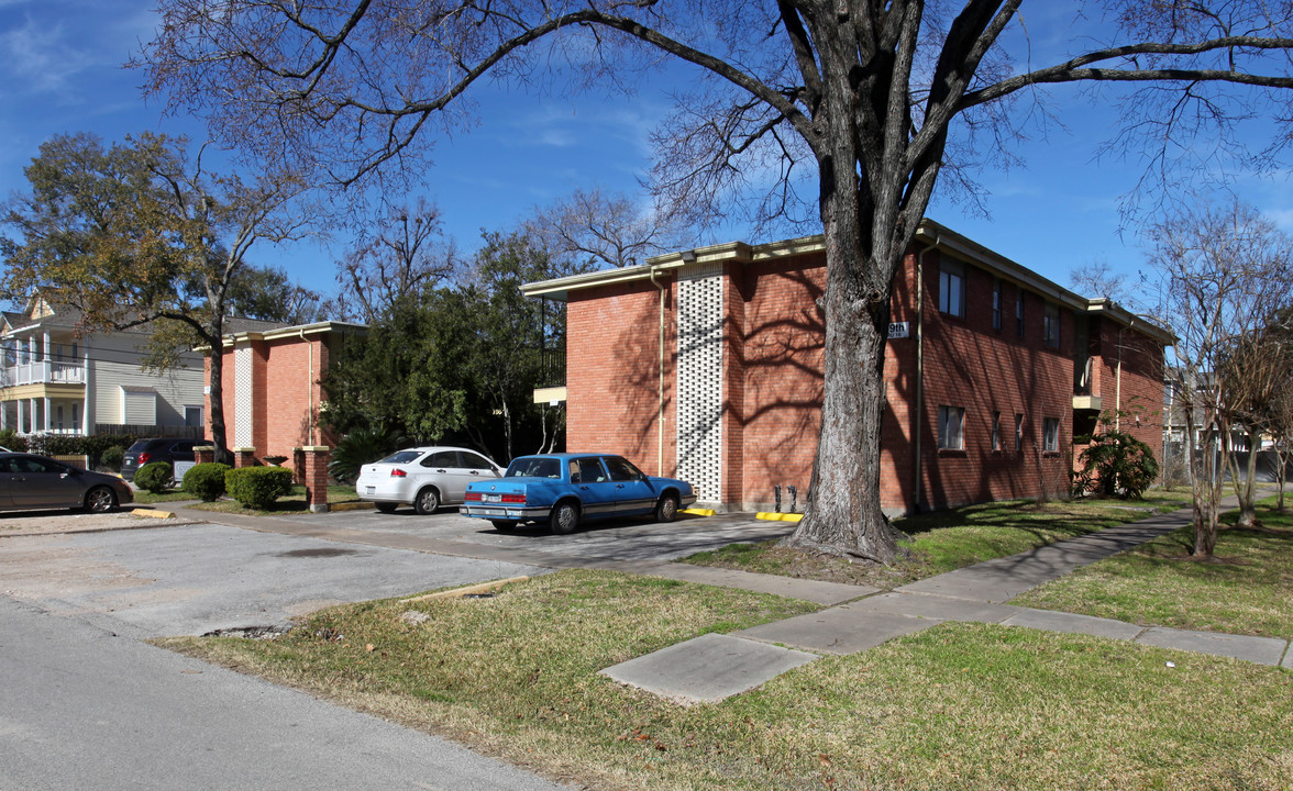 425 E 9th St in Houston, TX - Building Photo