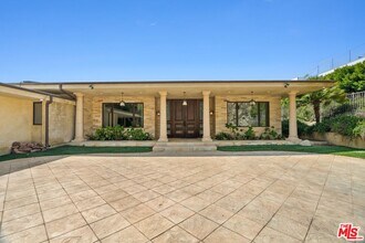 1915 Carla Ridge in Beverly Hills, CA - Building Photo - Building Photo